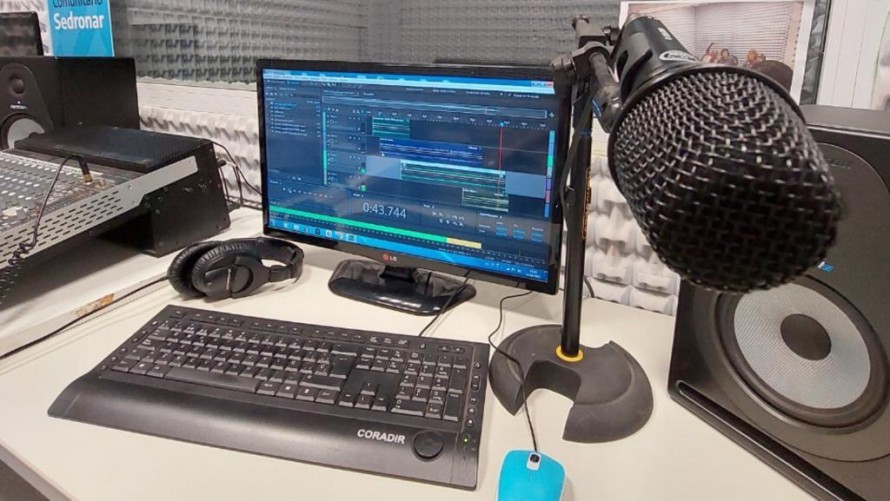 Se dictará un taller de radio y streaming en el Gigante Azul