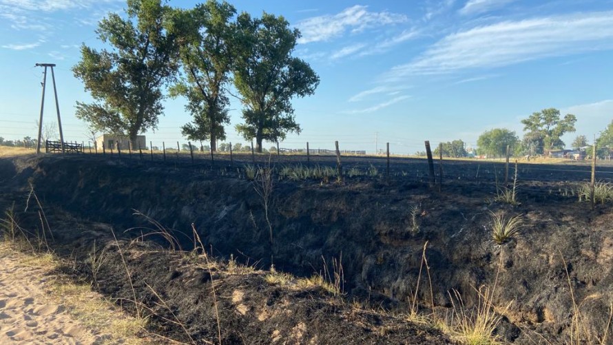 Importante incendio en un campo causó grandes pérdidas materiales