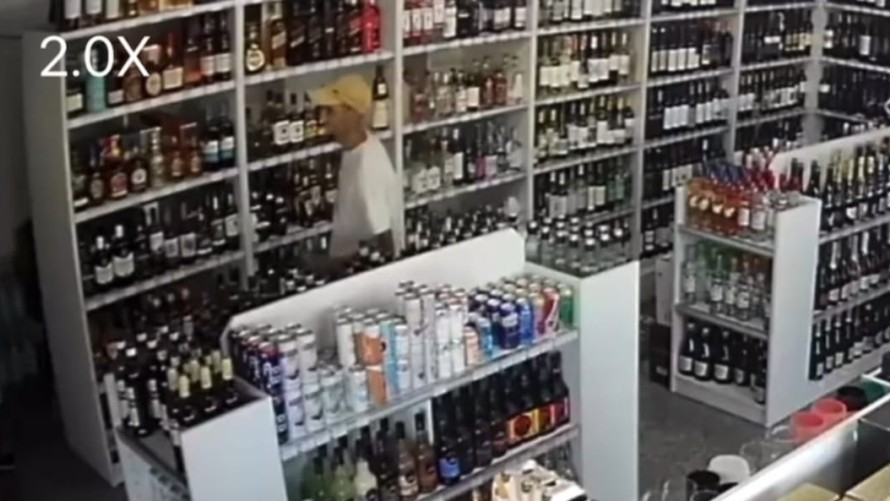 Indignación: cámaras de seguridad registraron robos en Maui Bebidas