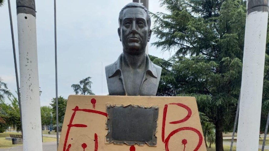 Vandalizaron el monumento del ex Presidente Juan Domingo Perón