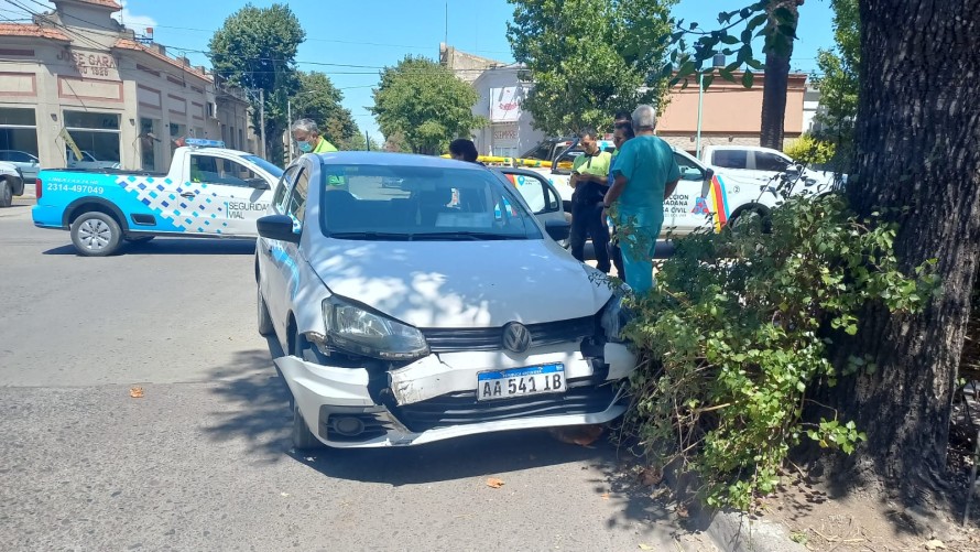 Accidente sin heridos en avenida Alsina y calle Güemes