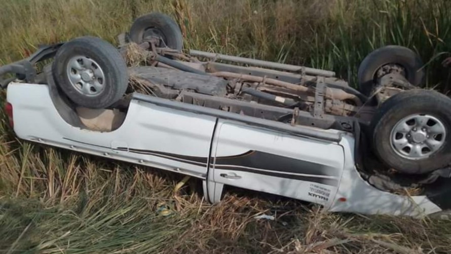 Volcó una camioneta en un camino de tierra que une a Pirovano y Daireaux