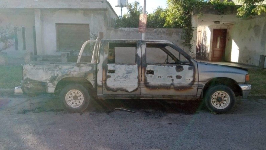 Ataque pirómano en Daireaux: quemaron dos vehículos en la madrugada