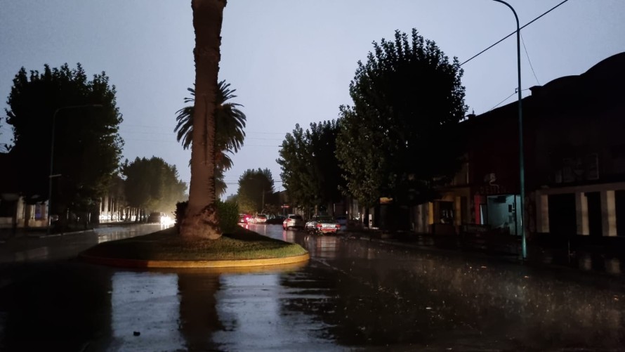 Feroz tormenta de viento, lluvia y granizo se abatió sobre Bolívar