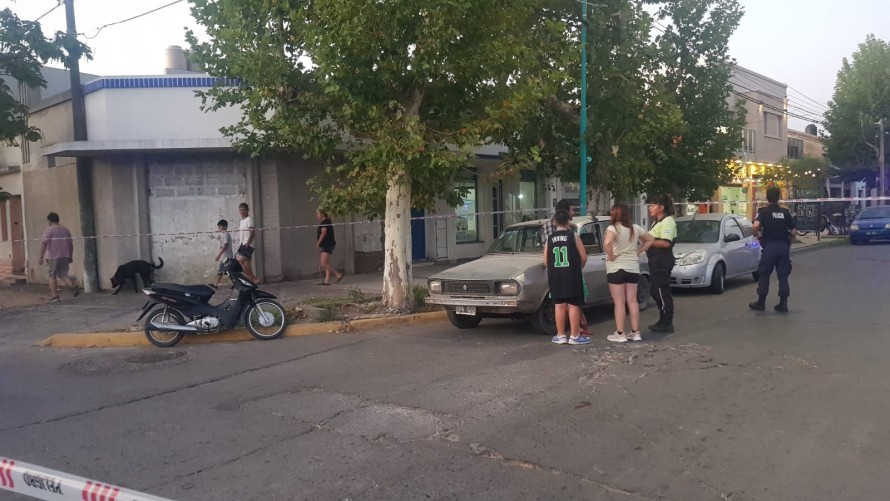 Accidente entre moto y auto en la avenida Lavalle