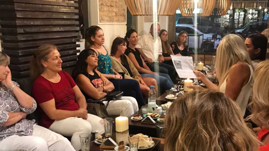 Alomar celebró el Día Internacional de la Mujer con unas 30 damas en Heladería Chocolate