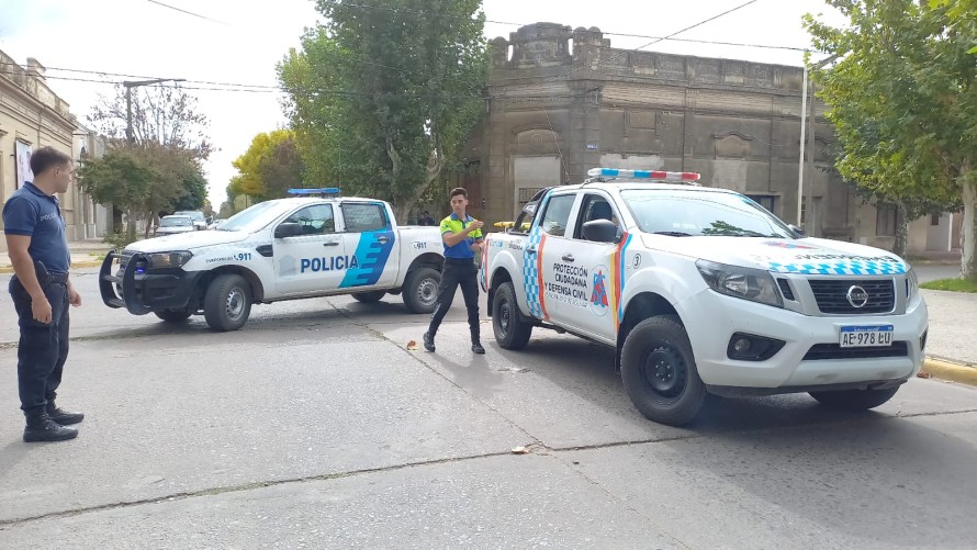 Una mujer que cruzaba la calle fue atropellada por un móvil de Defensa Civil