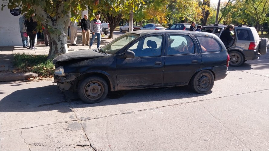 Tres mujeres lesionadas tras un impacto de vehículos en Av. Belgrano y Ameghino