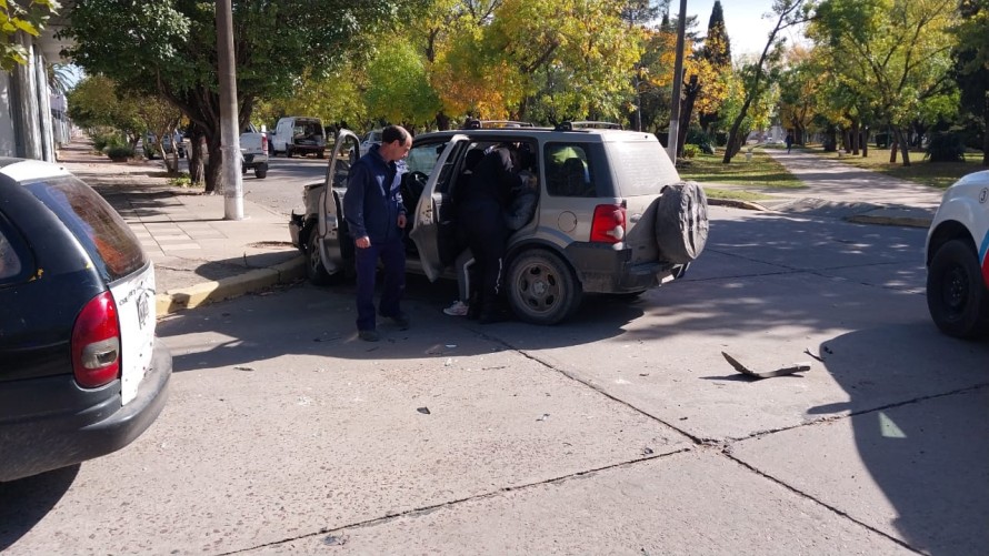 Tres mujeres lesionadas tras un impacto de vehículos en Av. Belgrano y Ameghino