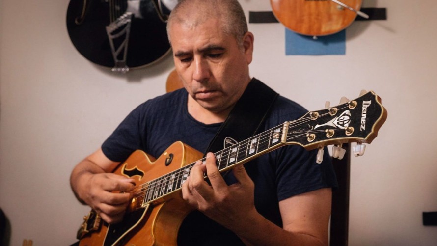 El guitarrista Néstor Gómez brindará una clase maestra de vidala, zamba y chacarera