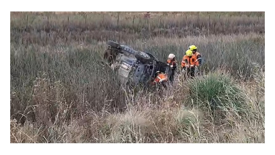 Ruta 65: una camioneta volcó en el ingreso a Daireaux