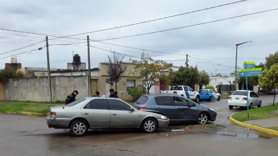 Choque de vehículos sin heridos en Santos Plaza y Saavedra