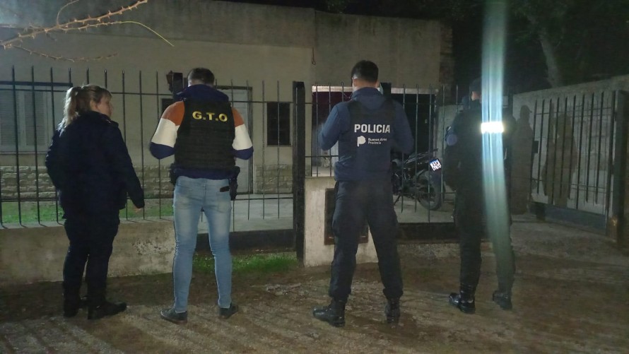 Encontraron drogas y un arma en el domicilio de un penitenciario