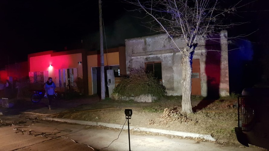 Un incendio en el Barrio Los Troncos provocó daños totales en una vivienda