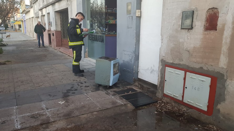 Una estufa garrafera provocó un principio de incendio en una veterinaria