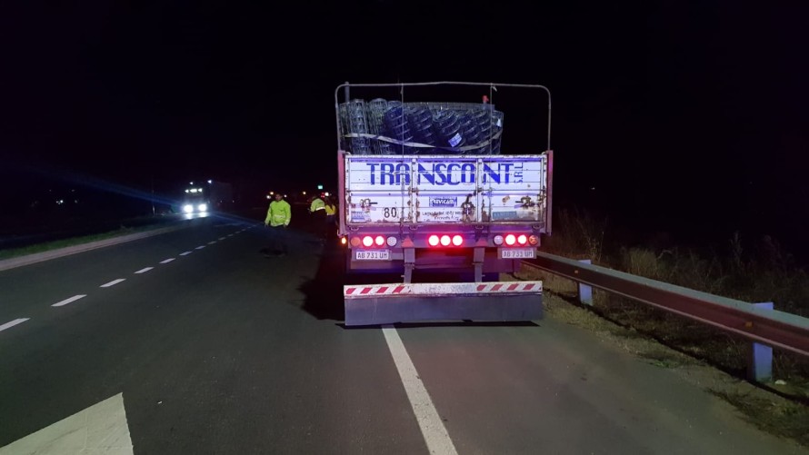 Se desenganchó el acoplado de un camión y cortó el tránsito en la ruta