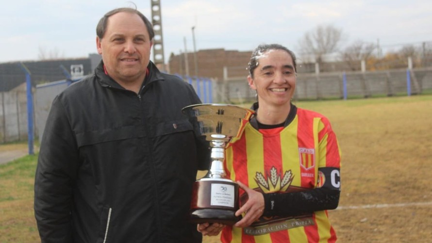 Las chicas de Bull Dog derrotaron a sus pares de Independiente y se consagraron campeonas de la Recopa