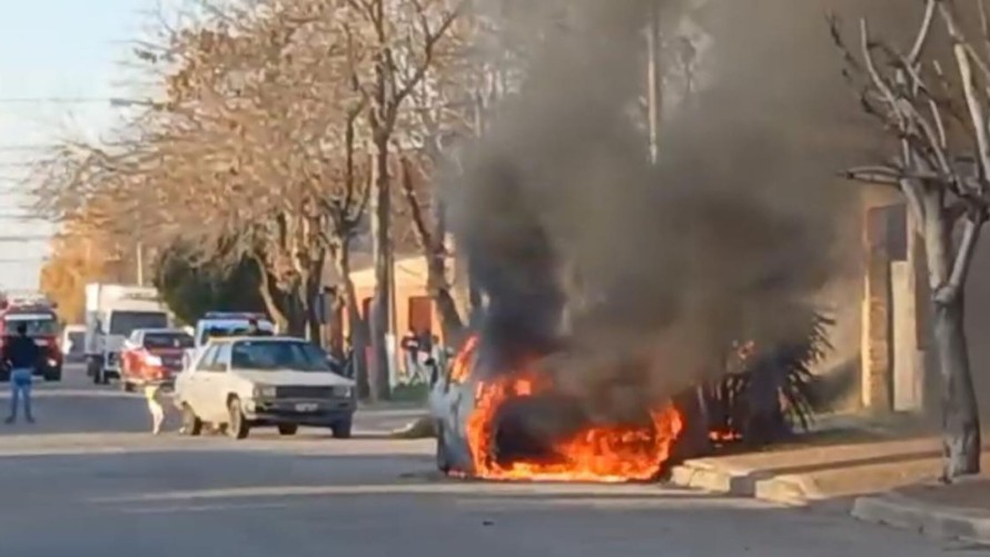 Se incendió un auto y los daños fueron de importancia