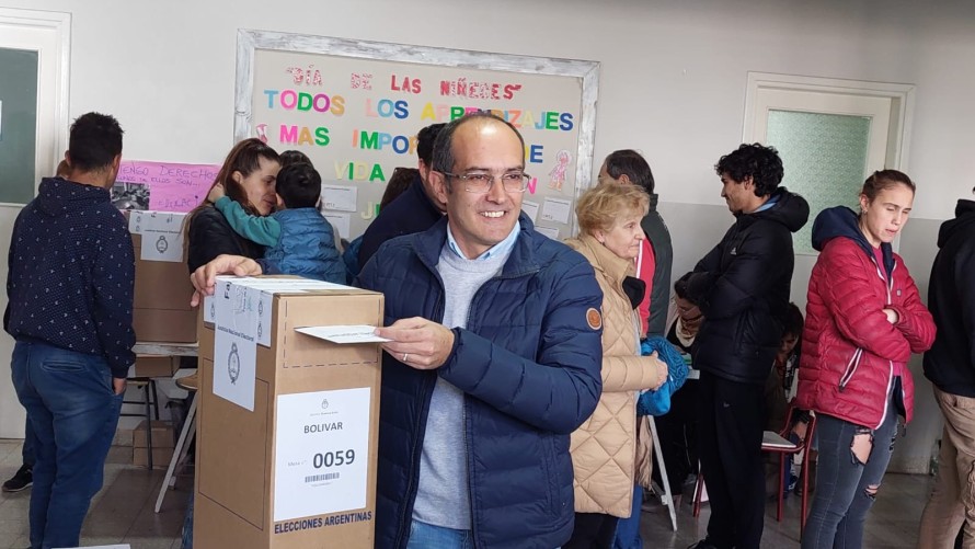 El intendente y precandidato Marcos Pisano votó en la E.E.E. 501