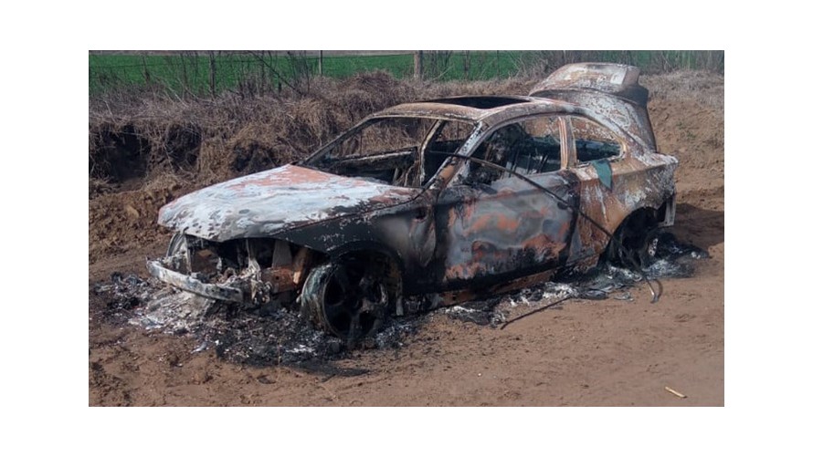 Misterio: apareció un auto totalmente quemado cerca de la Ruta 226