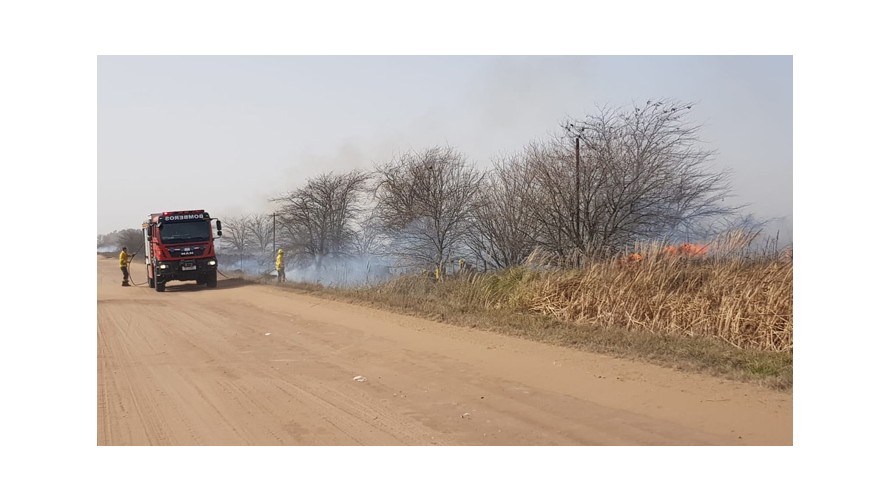 Pavorosos incendios afectan pastizales y campos de la zona de chacras