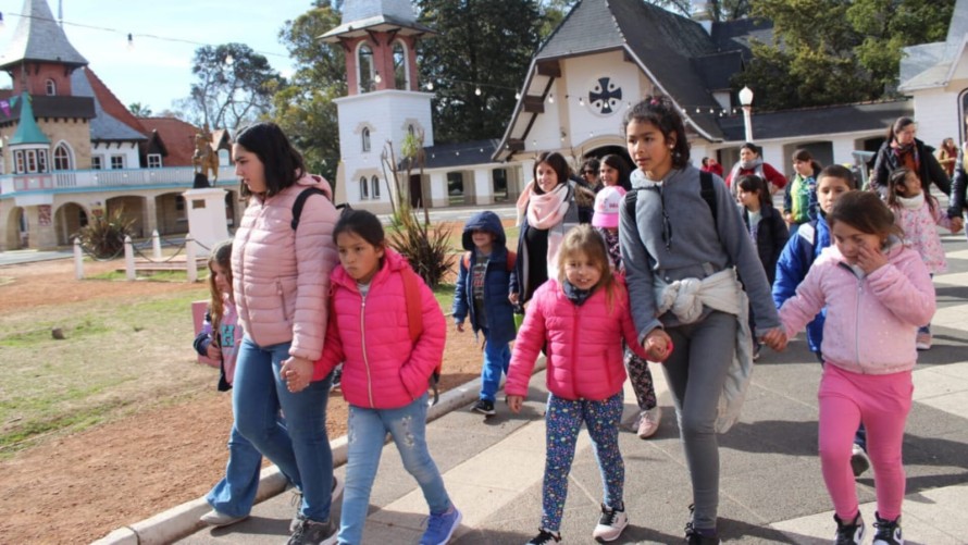 Alumnos de escuelas rurales conocieron la ciudad de La Plata