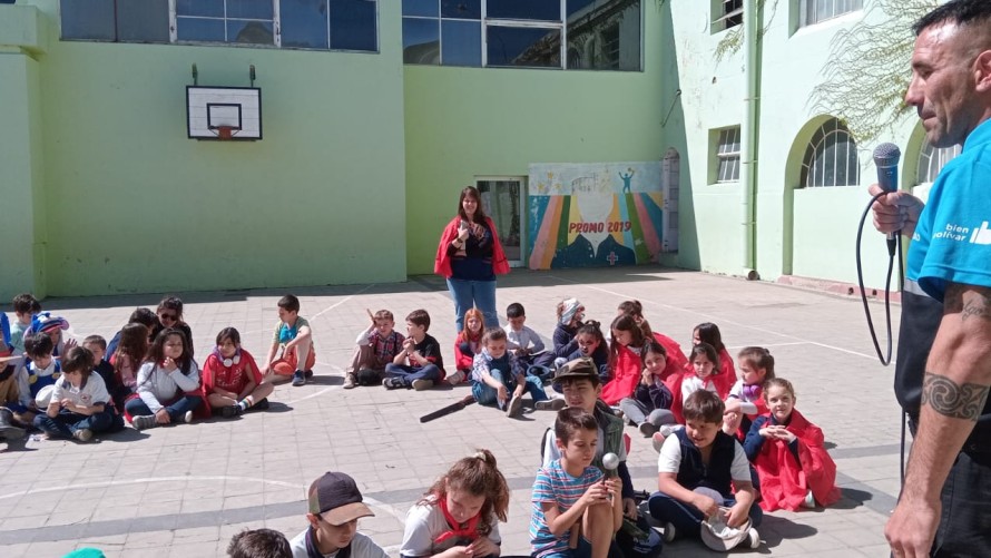 Agentes de Seguridad Vial brindaron una charla a los alumnos del Colegio Cervantes