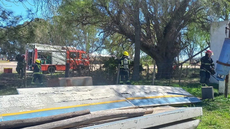 Incendio en un taller mecánico fue controlado rápidamente por Bomberos