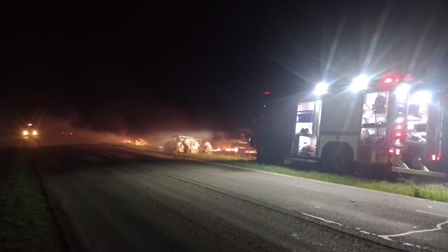 Se le prendió fuego el auto cuando circulaba por la ruta nacional 226