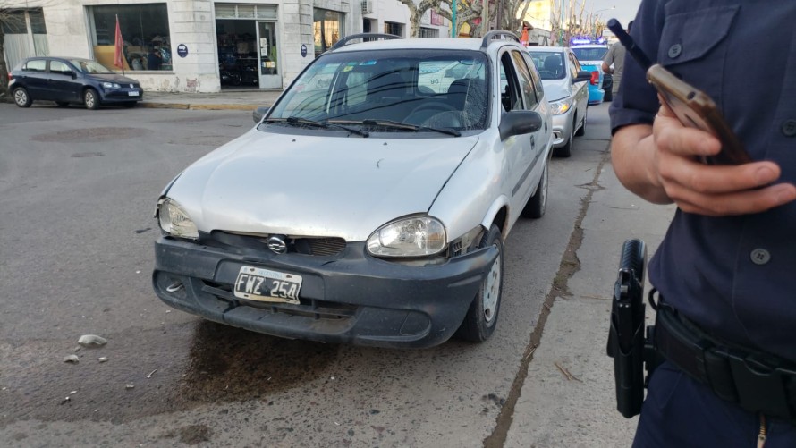 Dos vehículos chocaron en avenida Lavalle