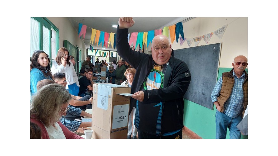 Fabio De Sandro, candidato a legislador provincial, votó y habló