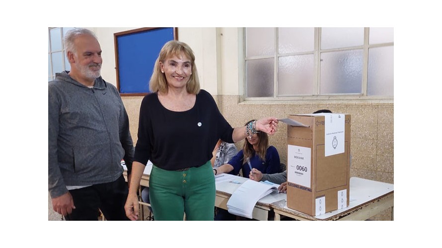 Una esperanzada Pity Quibus votó en el Instituto Jesús Sacramentado