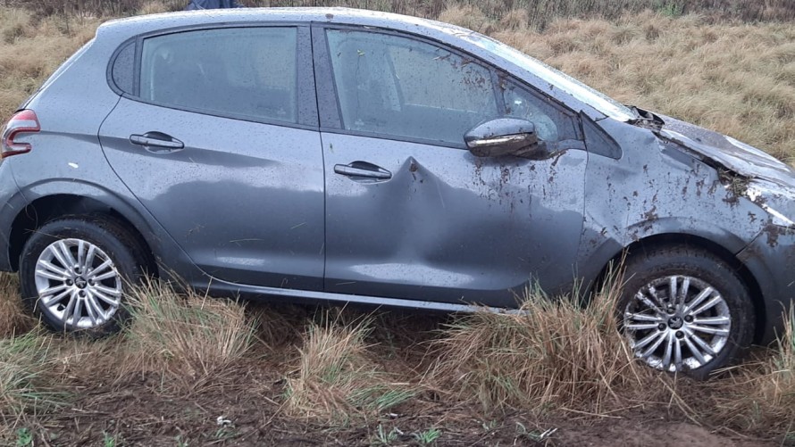 Perdió el control de su vehículo, despistó y volcó sobre la ruta provincial 65