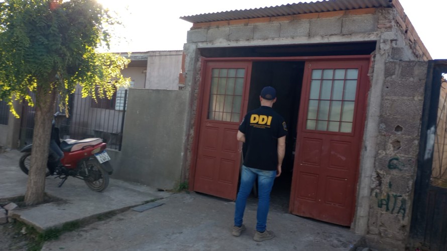 Por una estafa, policías de la DDI Azul realizaron tres allanamientos en Bolívar