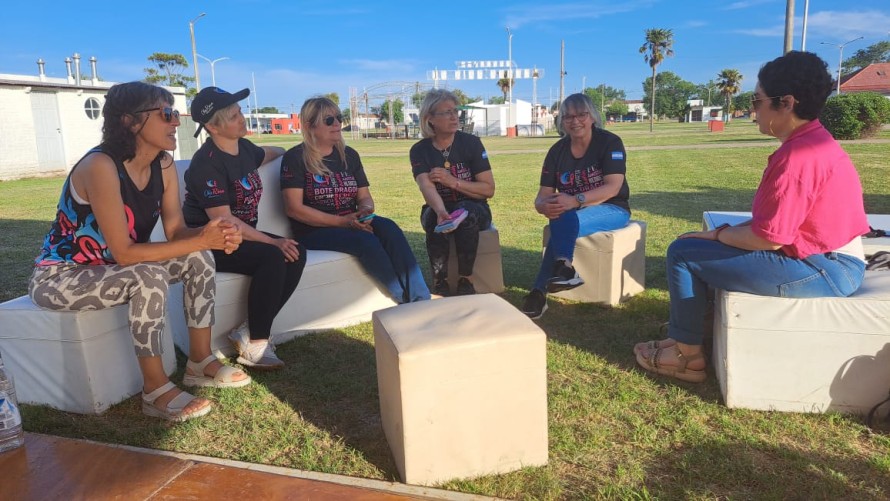 Ola Rosa Olavarría rema como terapia contra el cáncer de mama