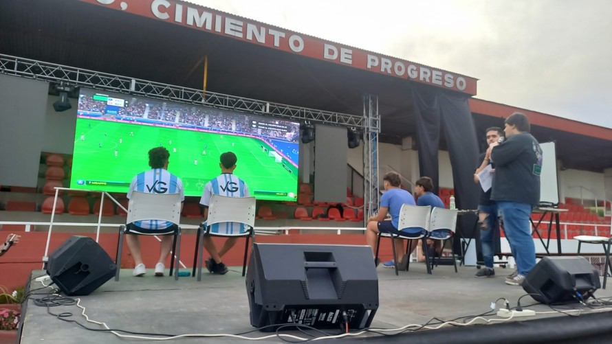 Comenzó la Segunda Expo Comercial en un predio ruralista con sus stand completos