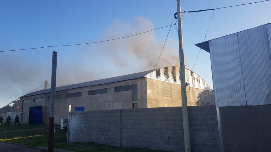 Se desató un voraz incendio en el gimnasio del Club Independiente