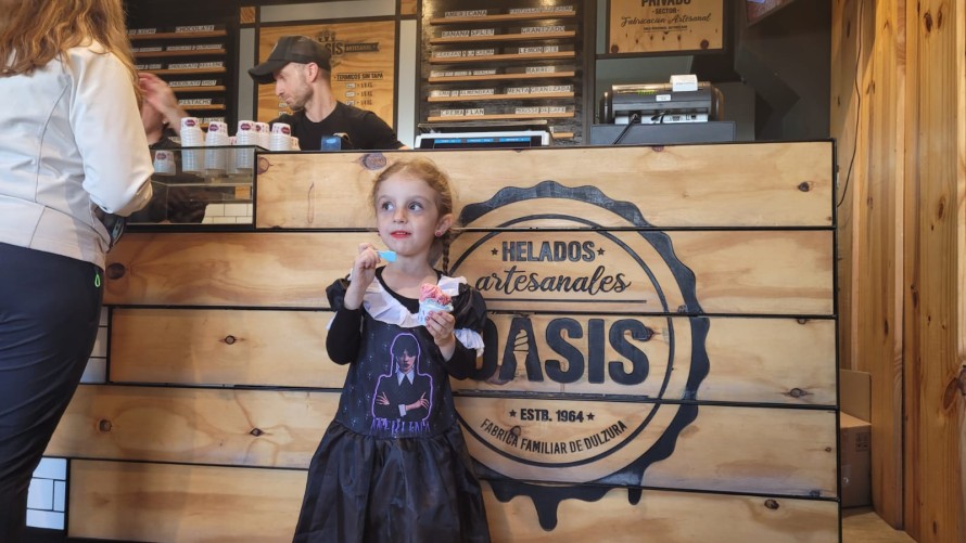 Oasis cumplió con el "Challenge 132" y entregó más de 300 helados gratis