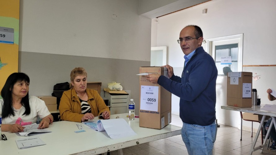 Pisano recorrió localidades, votó y habló con la prensa