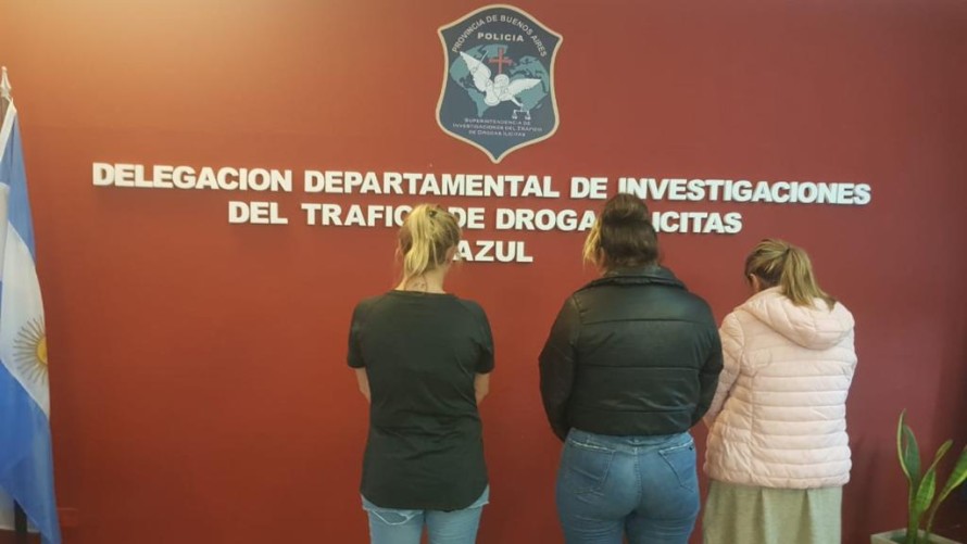 Detuvieron a tres mujeres que vendían drogas con un cabecilla que lideraba desde la cárcel de Urdampilleta