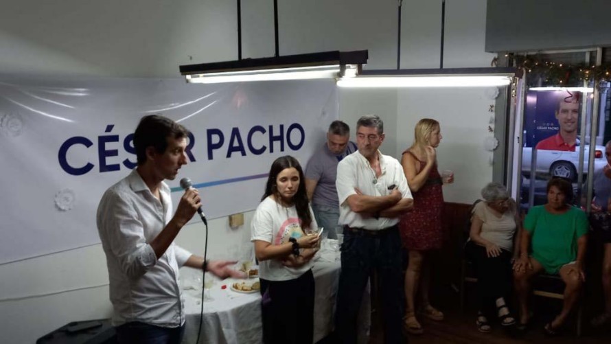 César Pacho cerró el año con un brindis con militantes y amigos