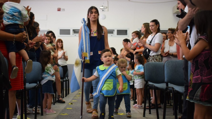 Con un emotivo acto, 100 niños egresaron de los Jardines Maternales Municipales
