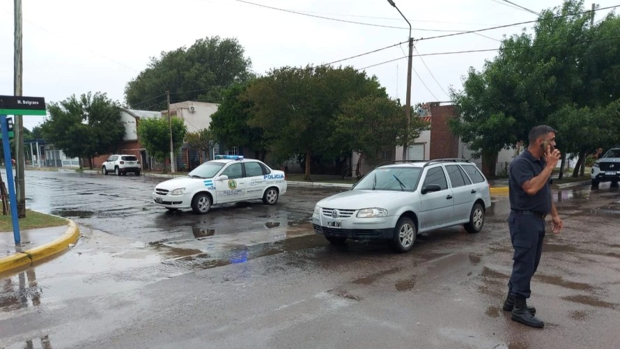 Le robaron el auto a una mujer bolivarense con su padre adentro