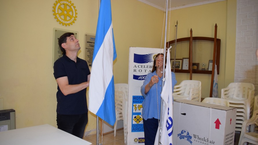 El Rotary Bolívar entregó sillas de ruedas a la comunidad