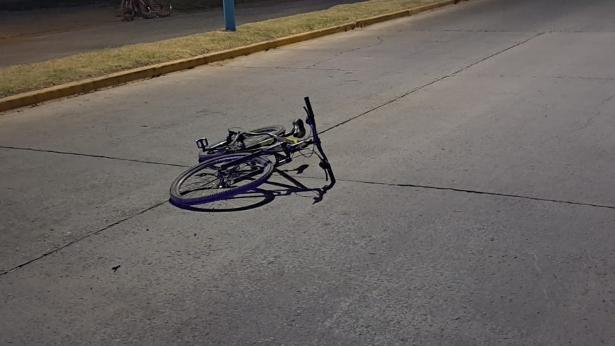 Una moto embistió a un menor que circulaba en bicicleta