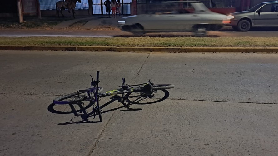 Una moto embistió a un menor que circulaba en bicicleta