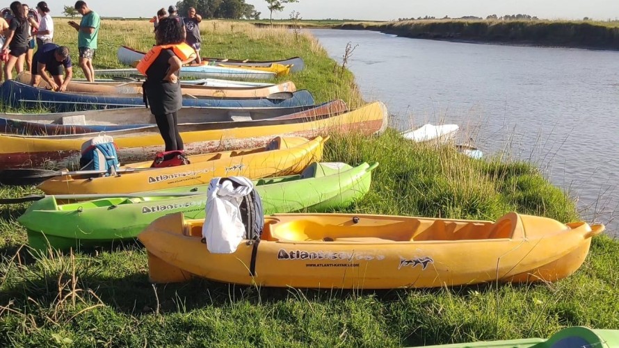 Los kayak navegaron por el Arroyo Vallimanca hasta la Laguna San Luis