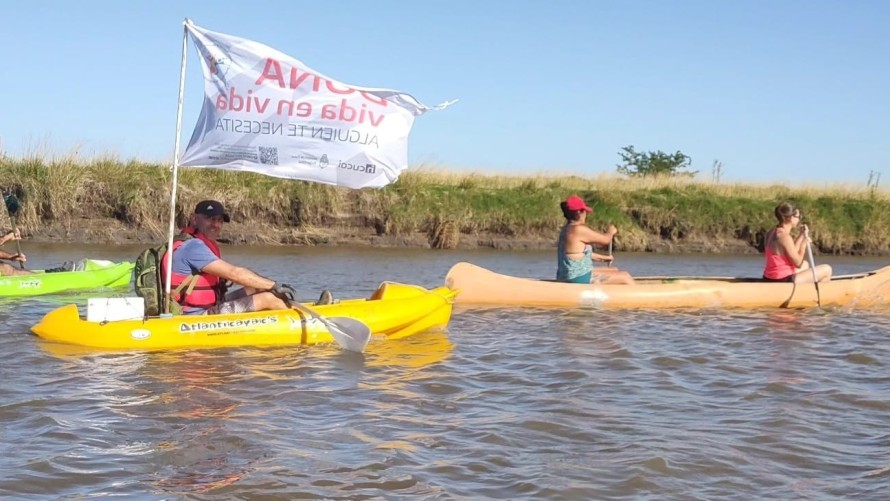 Los kayak navegaron por el Arroyo Vallimanca hasta la Laguna San Luis