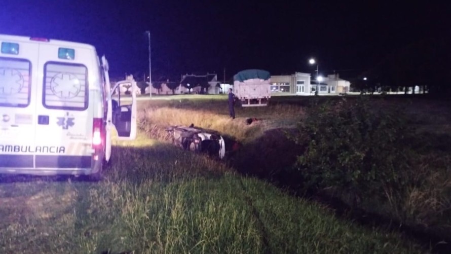 Auto al mando de un menor cayó a un zanjón en Ruta 226 y Calfucurá