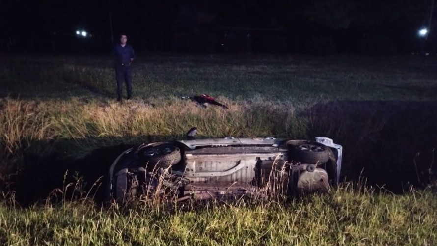 Auto al mando de un menor cayó a un zanjón en Ruta 226 y Calfucurá